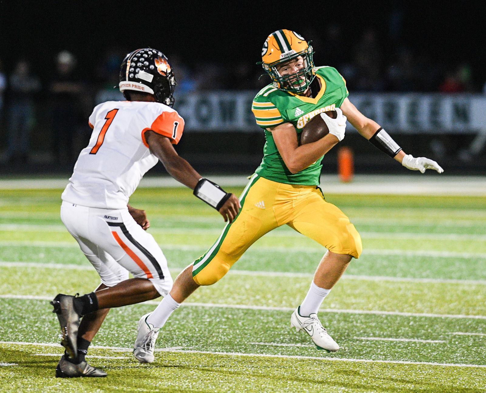 091021-qc-spt-ut-geneseo-fball-001